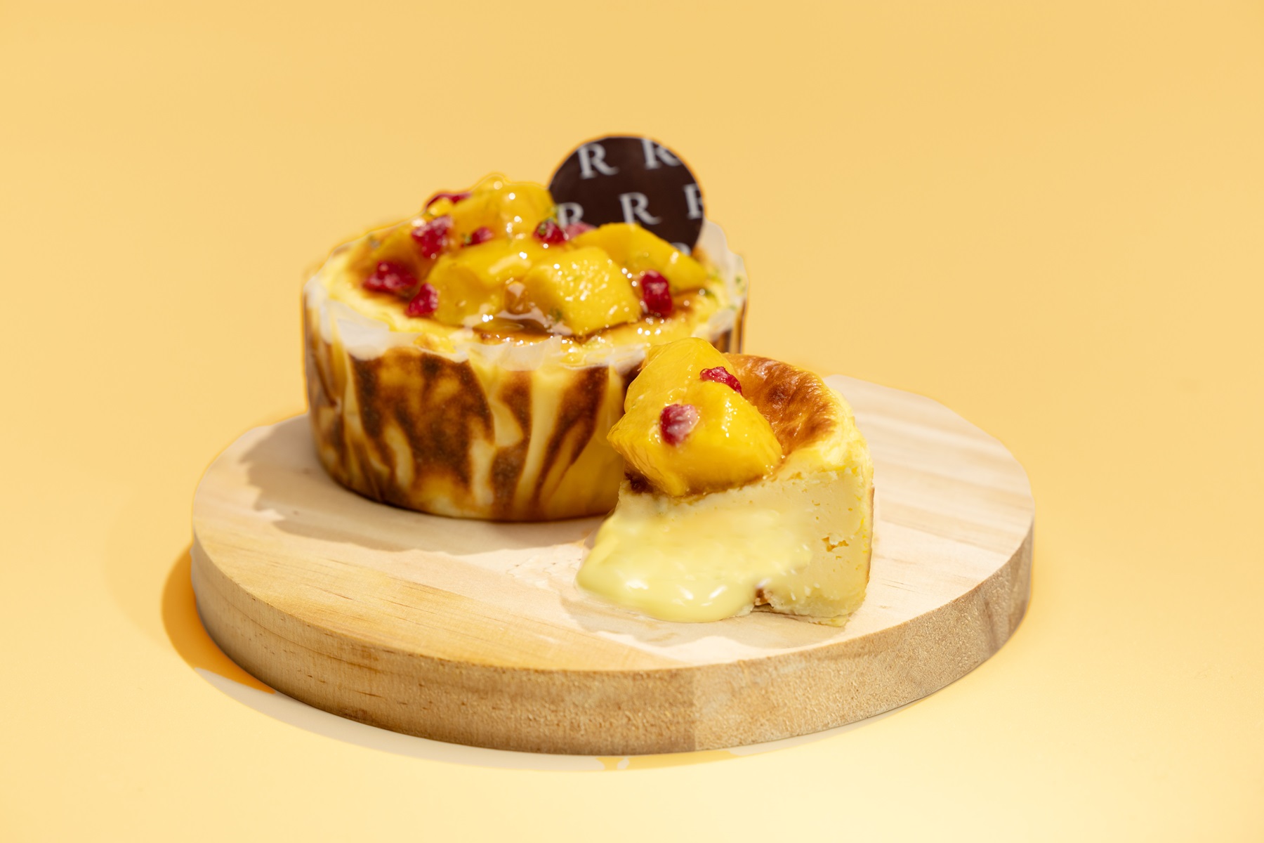 MINI MANGO BASQUE CHEESECAKE MINI MANGO BASQUE CHEESECAKE